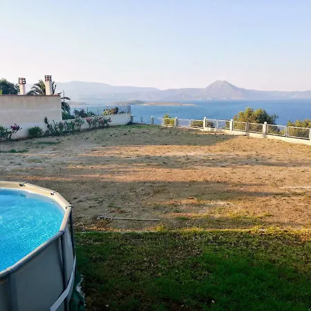 Сasa de vacaciones With Stunning View In Endless Blue Loutráki